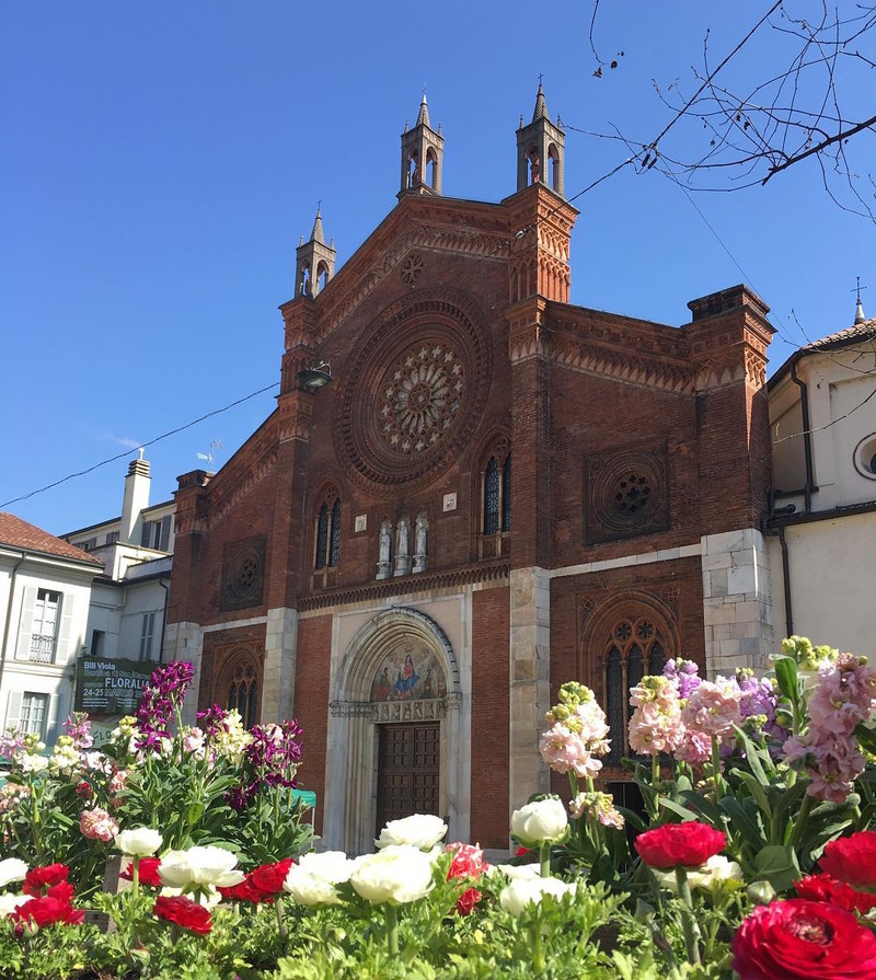 Floralia sul sagrato della chiesa di San Marco a Milano